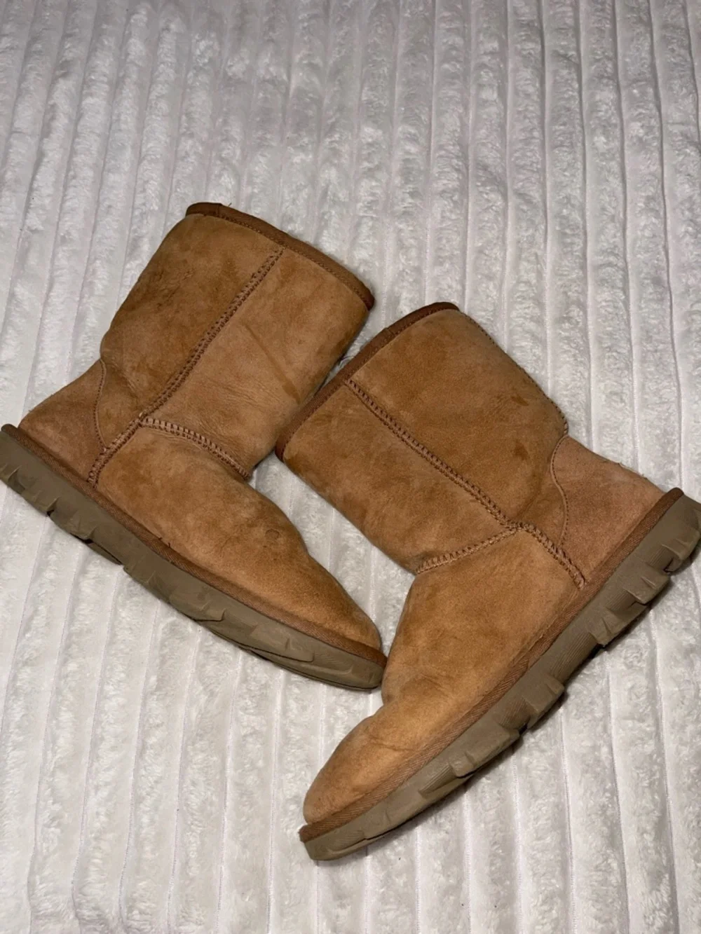 UGG Essential Short Classic Boot | Size 10